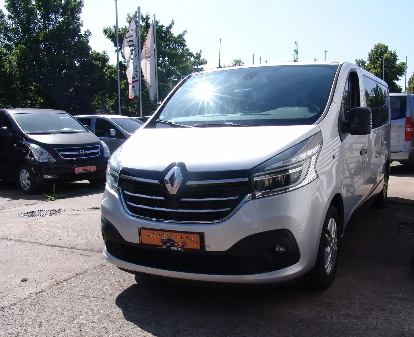 Renault Trafic Space Class L2-Autom/8Sit/Deluxe/NAVI Silber - 1