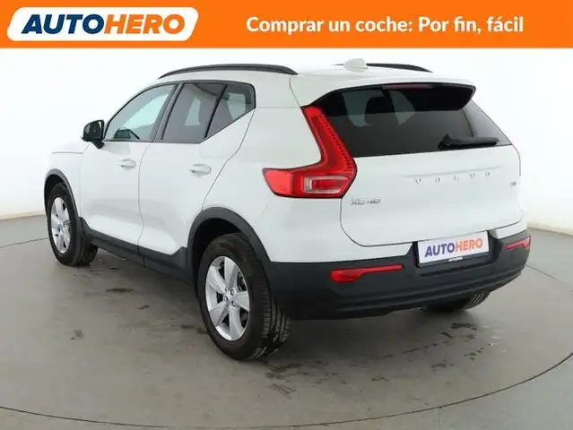 Volvo XC40 view 4