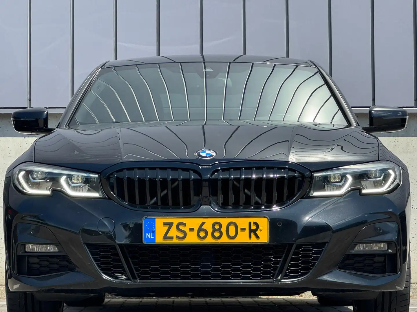 BMW 320 3-serie 320i 184PK Aut. M-Sport Shadow Laser Dode- Zwart - 2