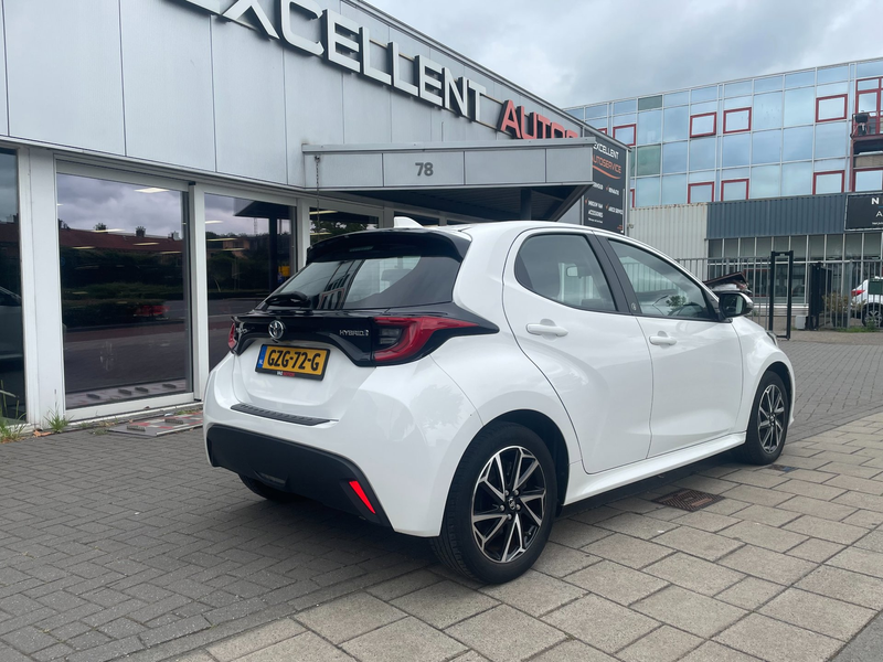Toyota Yaris 1.5 Hybrid Dynamic — photo 2