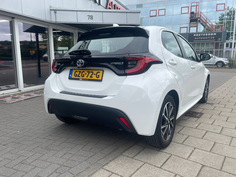 Toyota Yaris 1.5 Hybrid Dynamic — photo 3
