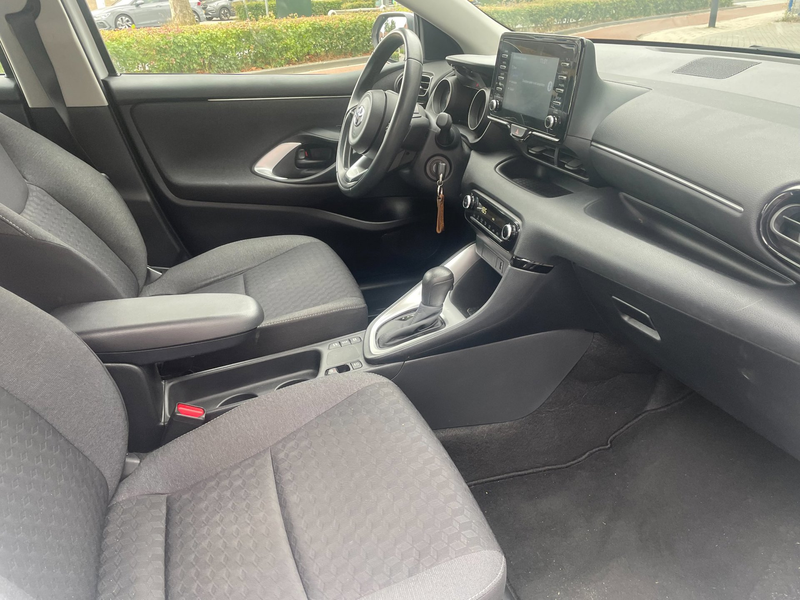 Toyota Yaris 1.5 Hybrid Dynamic — photo 8