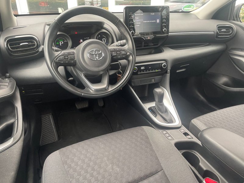 Toyota Yaris 1.5 Hybrid Dynamic — photo 9