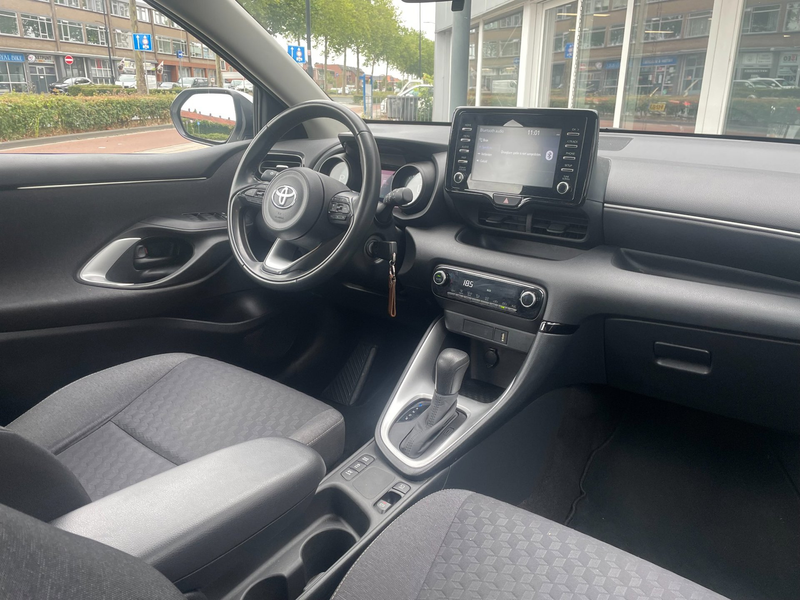 Toyota Yaris 1.5 Hybrid Dynamic — photo 7