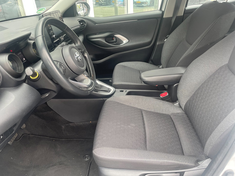 Toyota Yaris 1.5 Hybrid Dynamic — photo 10