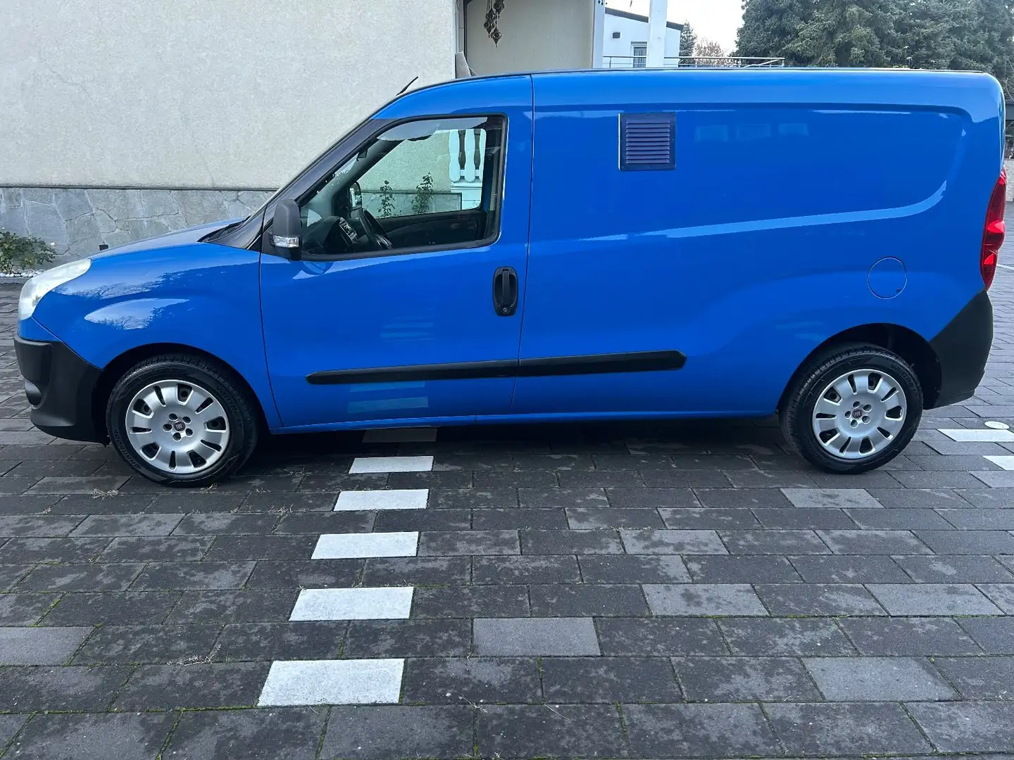 Fiat Doblo Cargo Maxi Kasten*TÜV 5-2026*1 HAND* Blau - 2