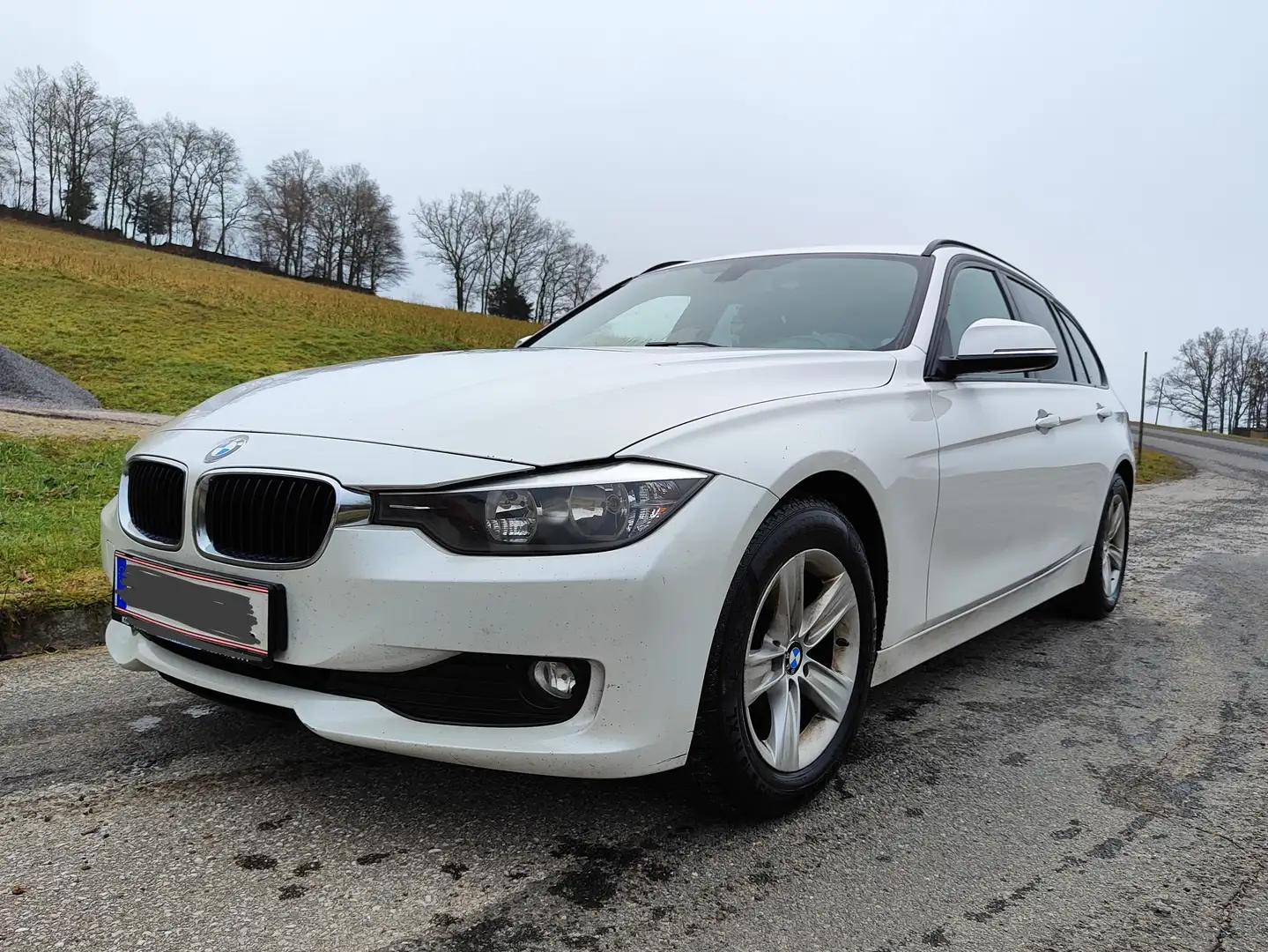 BMW 318 318d xDrive Österreich-Paket Touring Weiß - 1