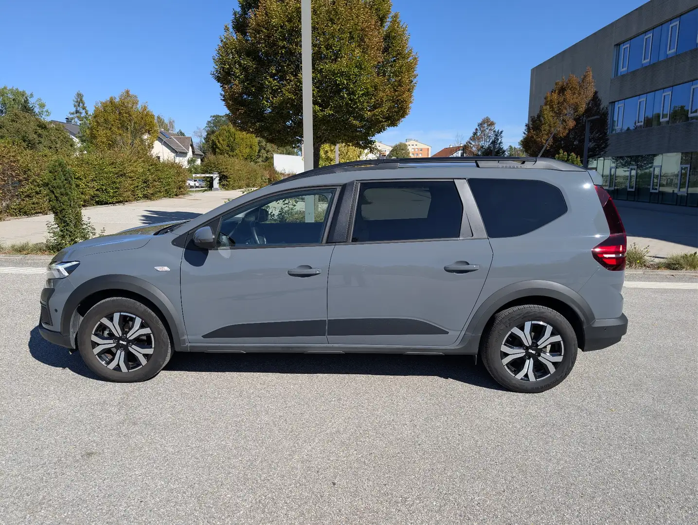 Dacia Jogger Expression Hybrid 140 Grau - 2