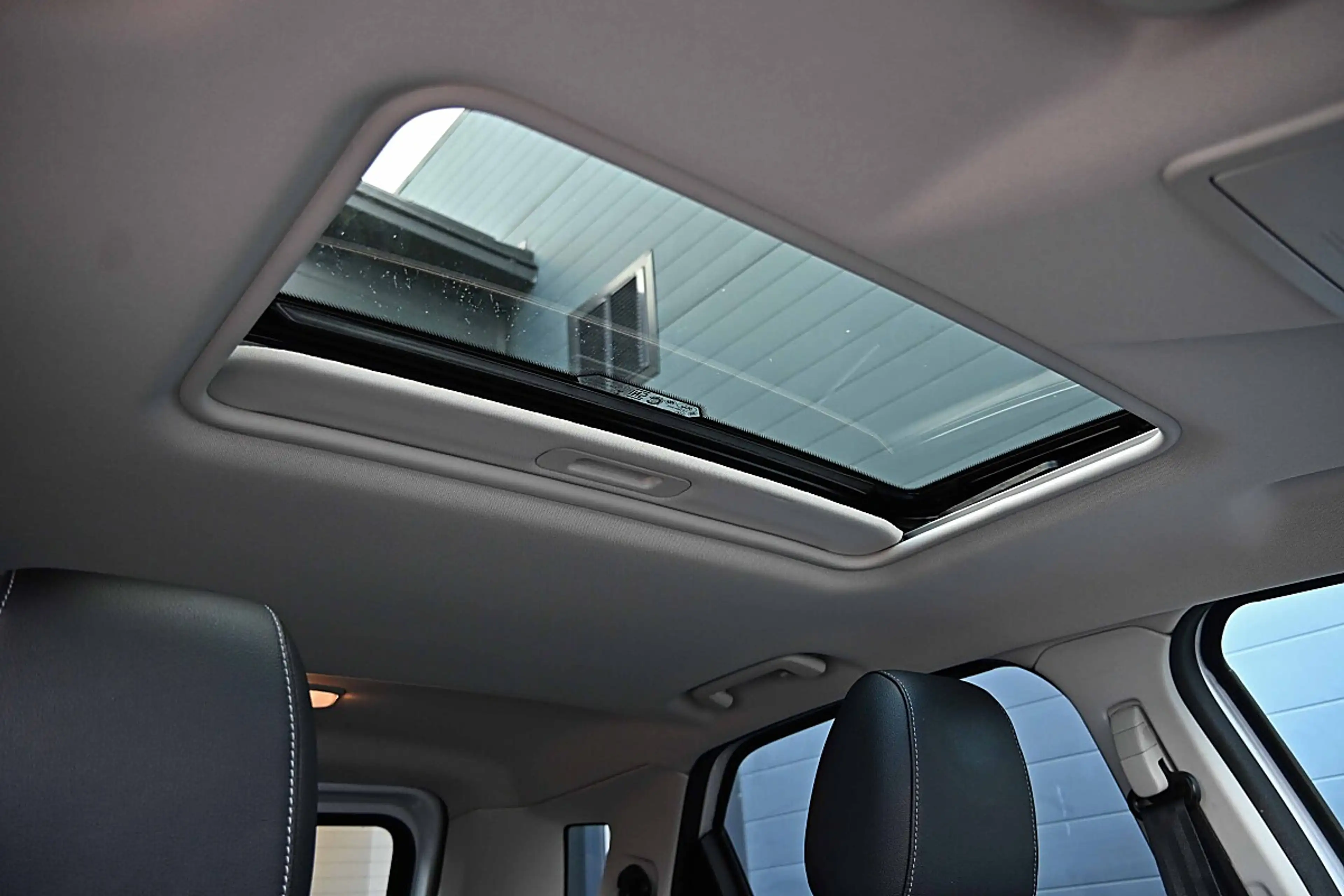 Ford EcoSport 1,0 EcoBoost Titanium Aut. Navi, Xenon, Panoram... — photo 12