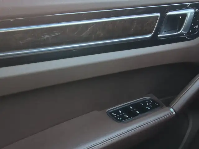 Porsche Cayenne E-Hybrid*HEAD UP*360 KAMERA*PANO*S CHRONO*BOSE* Ansicht 22