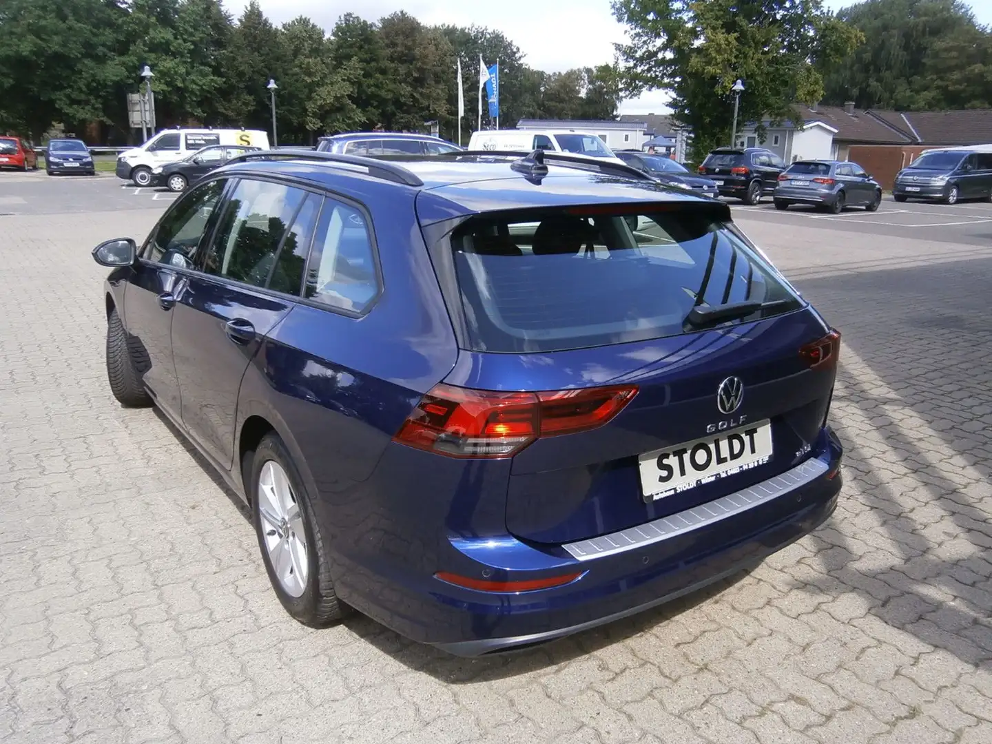 Volkswagen Golf VIII Variant Life 1.5 eTSI, DSG Blau - 2