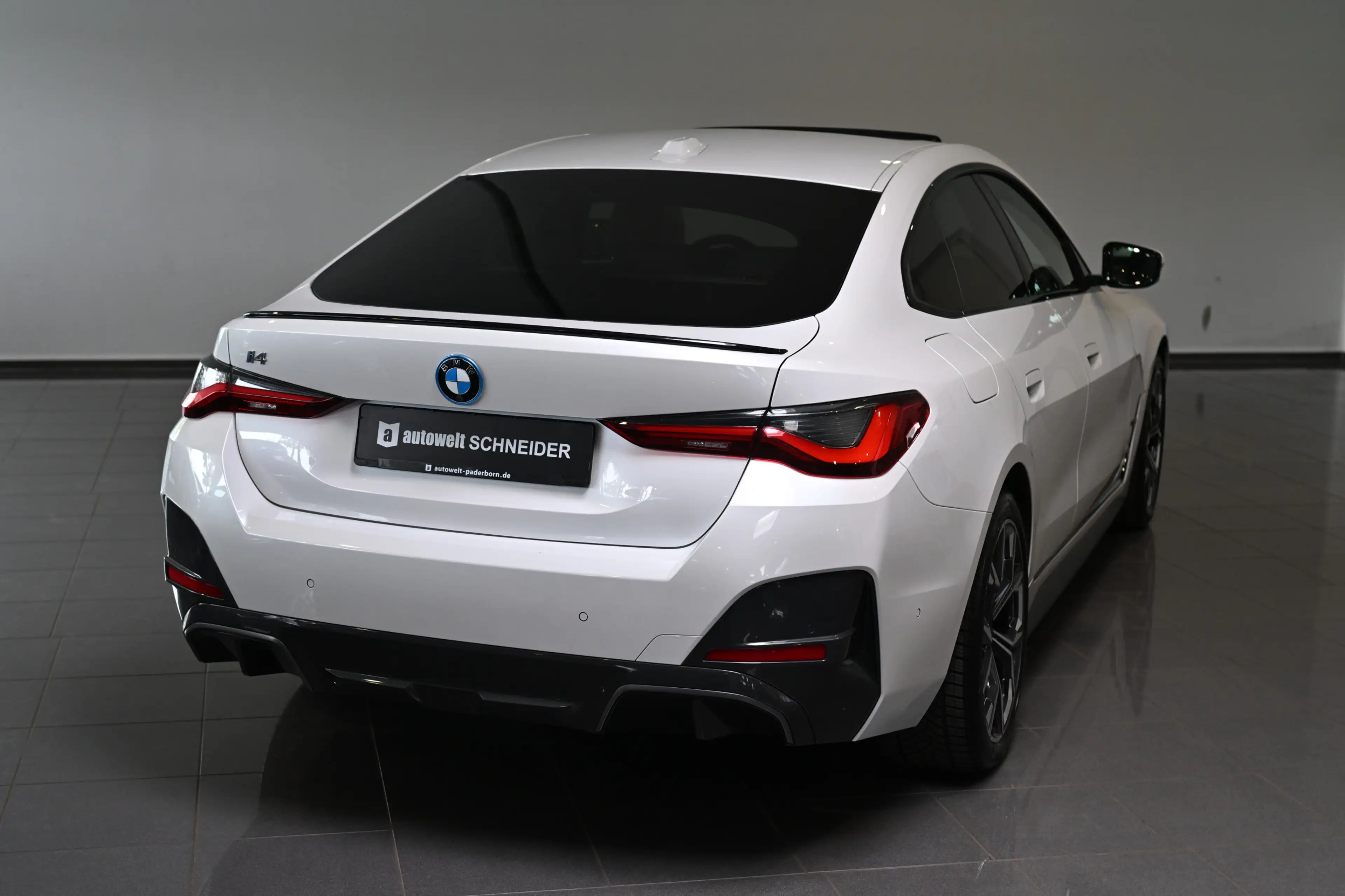 BMW i4 40 eDrive M Sport Pro Leder ACC GSD Laser H&K — photo 2