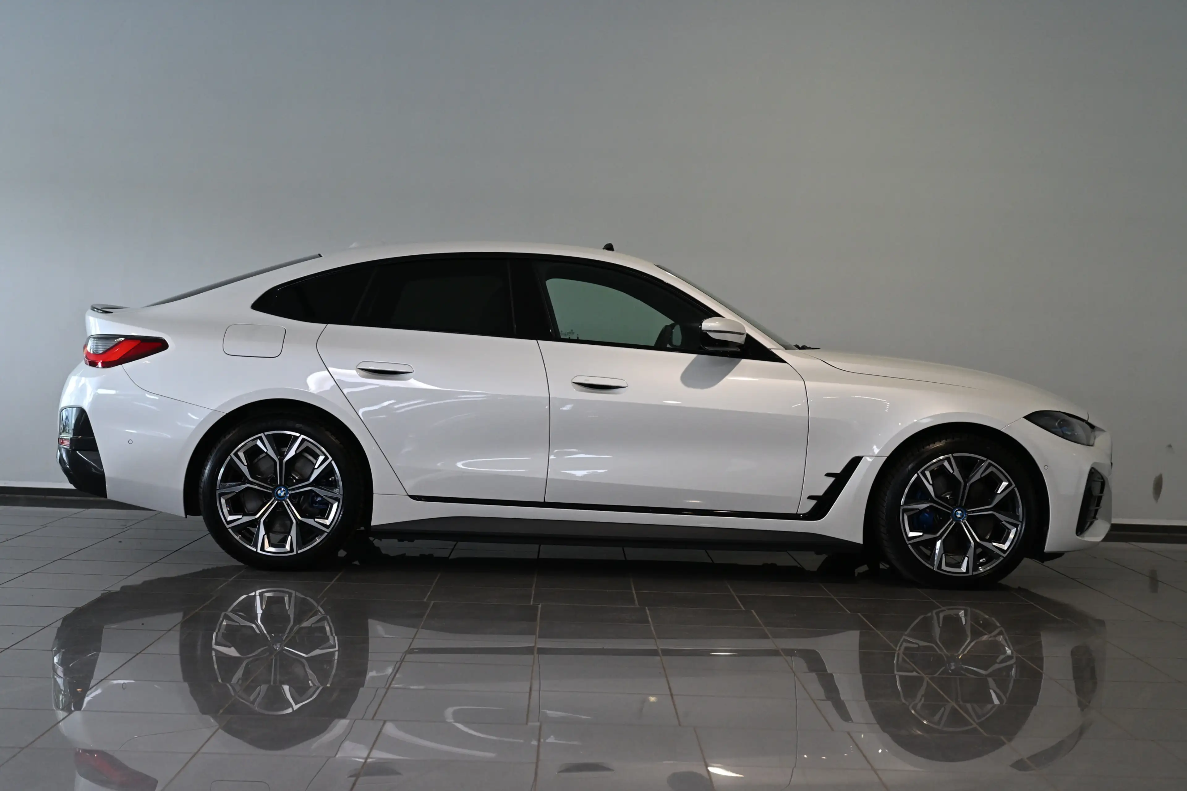 BMW i4 40 eDrive M Sport Pro Leder ACC GSD Laser H&K — photo 4