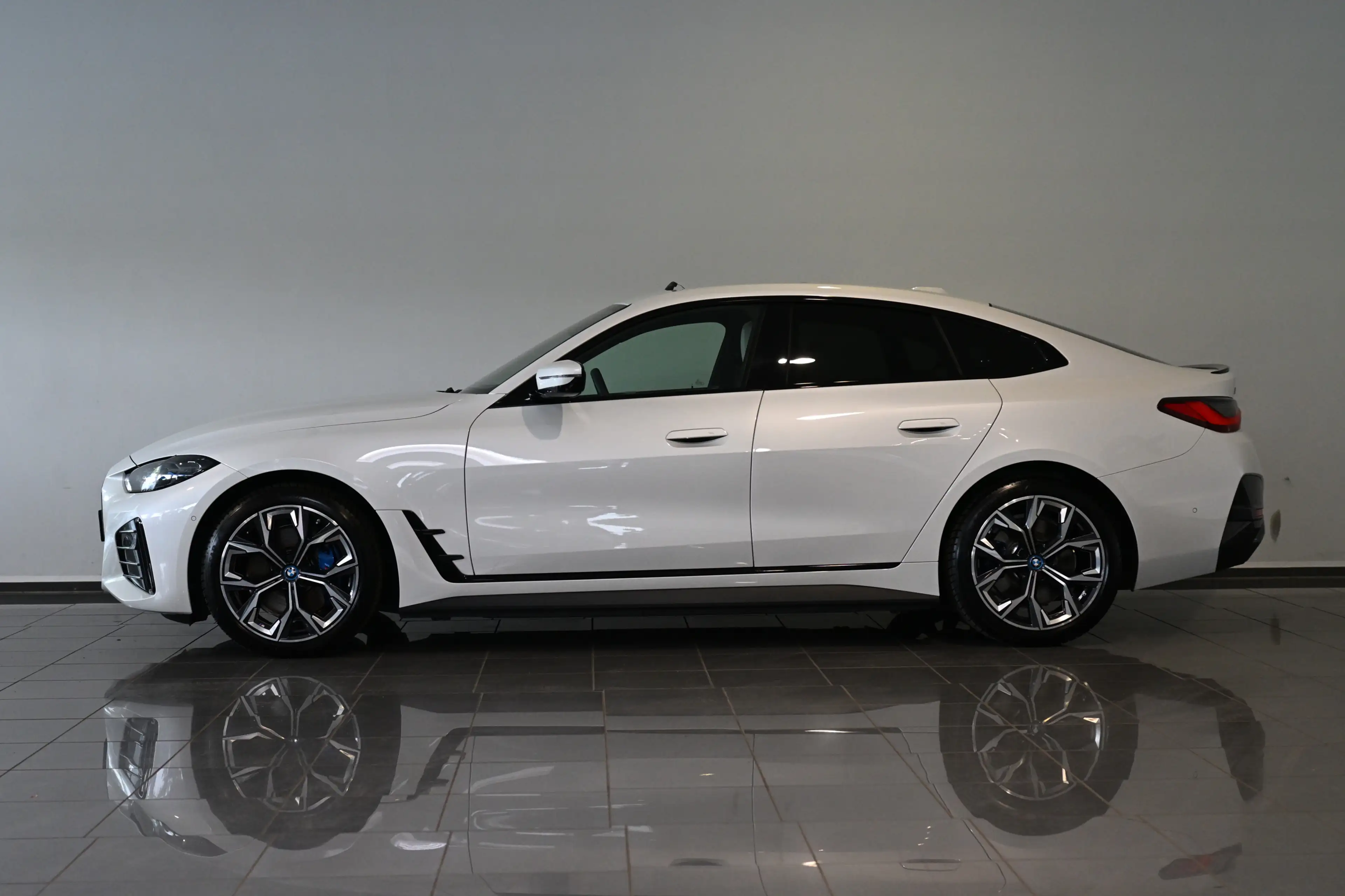 BMW i4 40 eDrive M Sport Pro Leder ACC GSD Laser H&K — photo 3