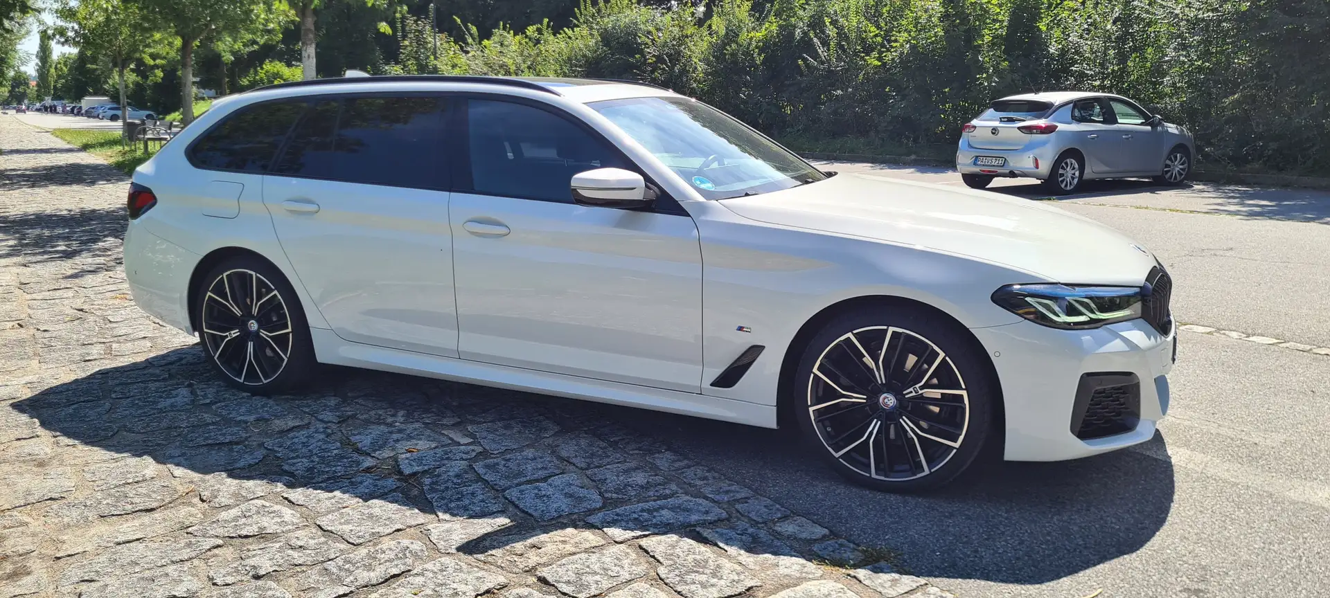 BMW 520 520d xDrive Touring Aut. M Sport Edition Weiß - 1