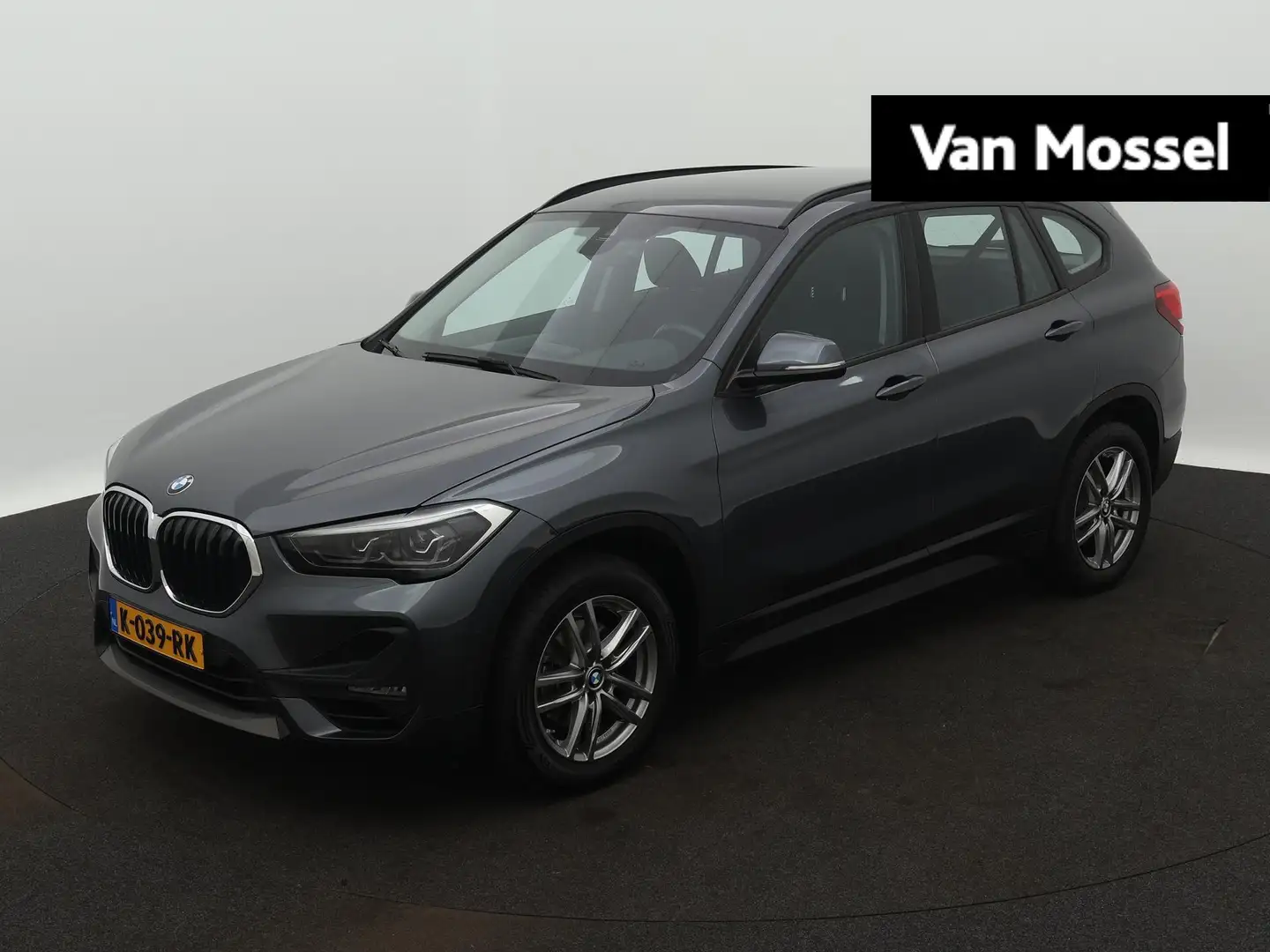 BMW X1 sDrive18i High Executive Edition 140 PK | Automaat Grijs - 1