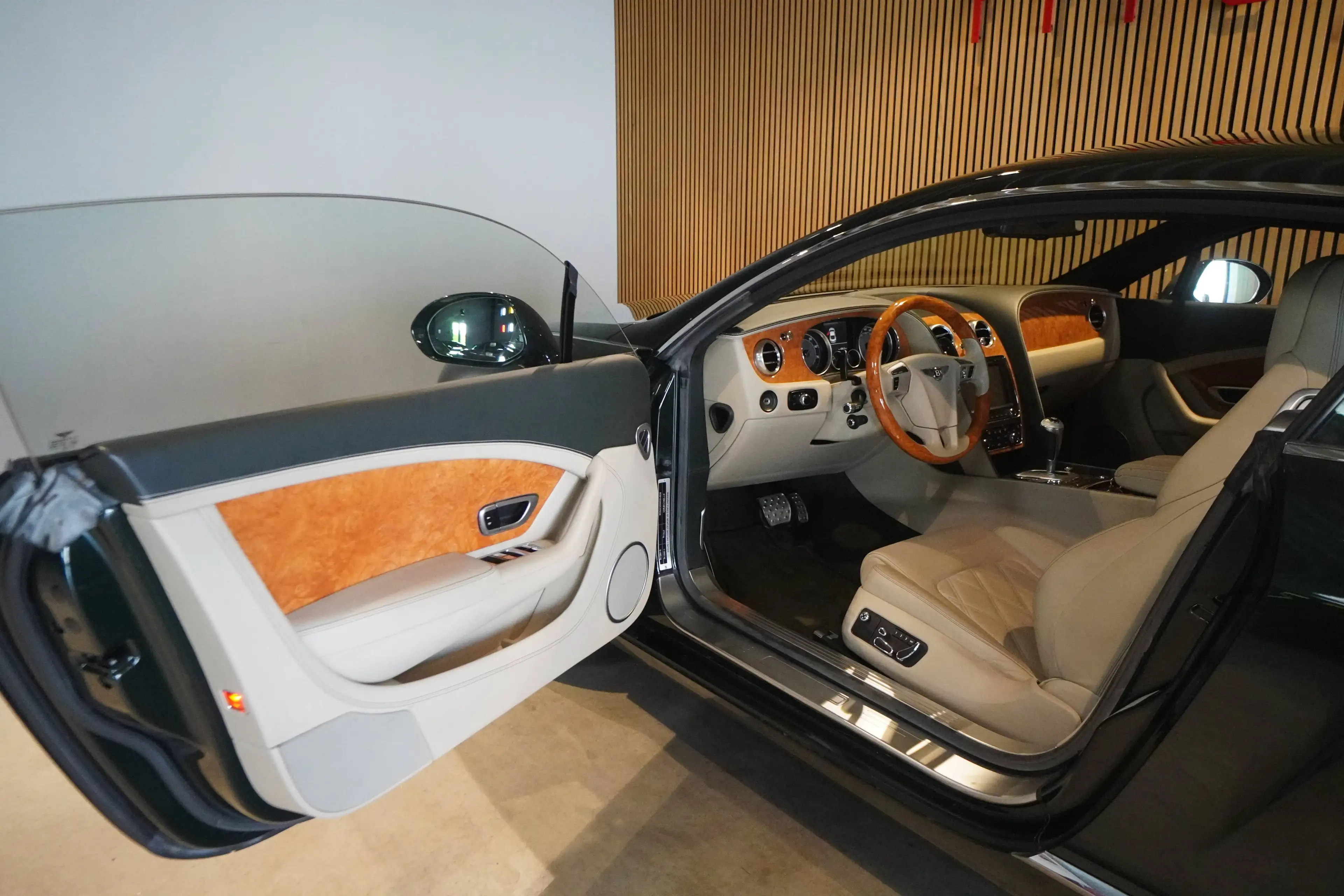 Bentley Continental Continental GT W12 — photo 11
