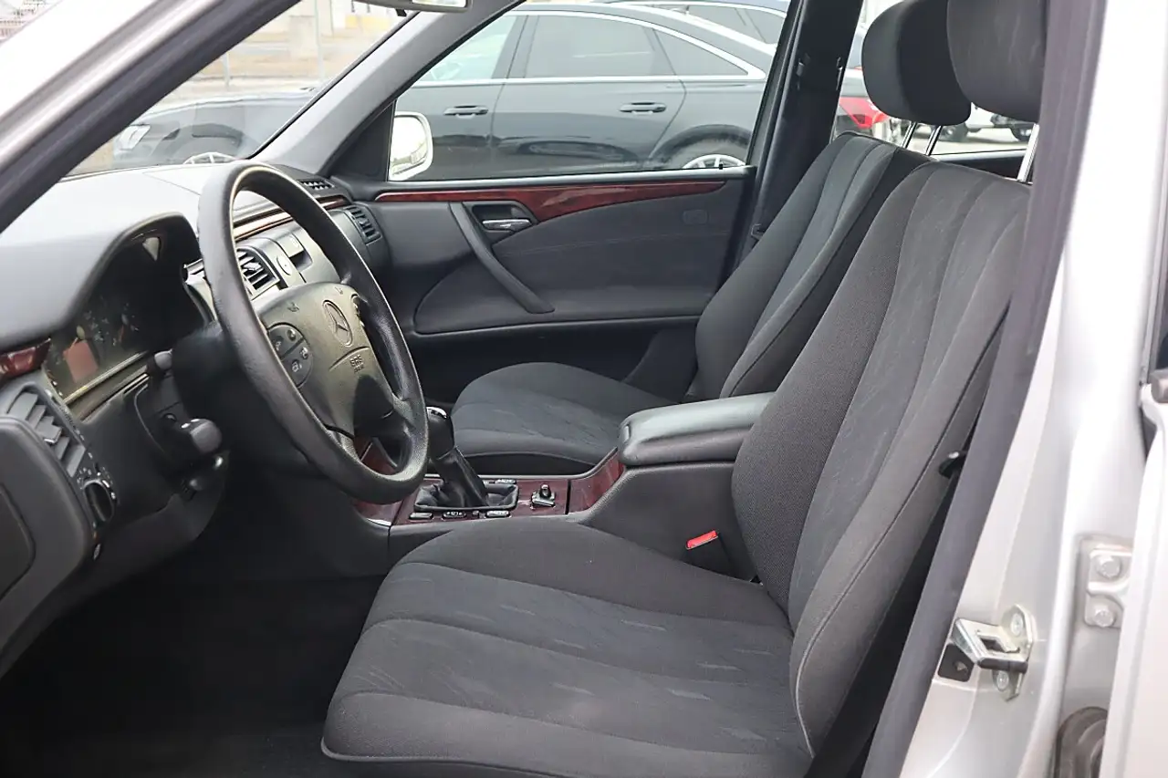 Mercedes-Benz E 200 Classic CDI, foto 6