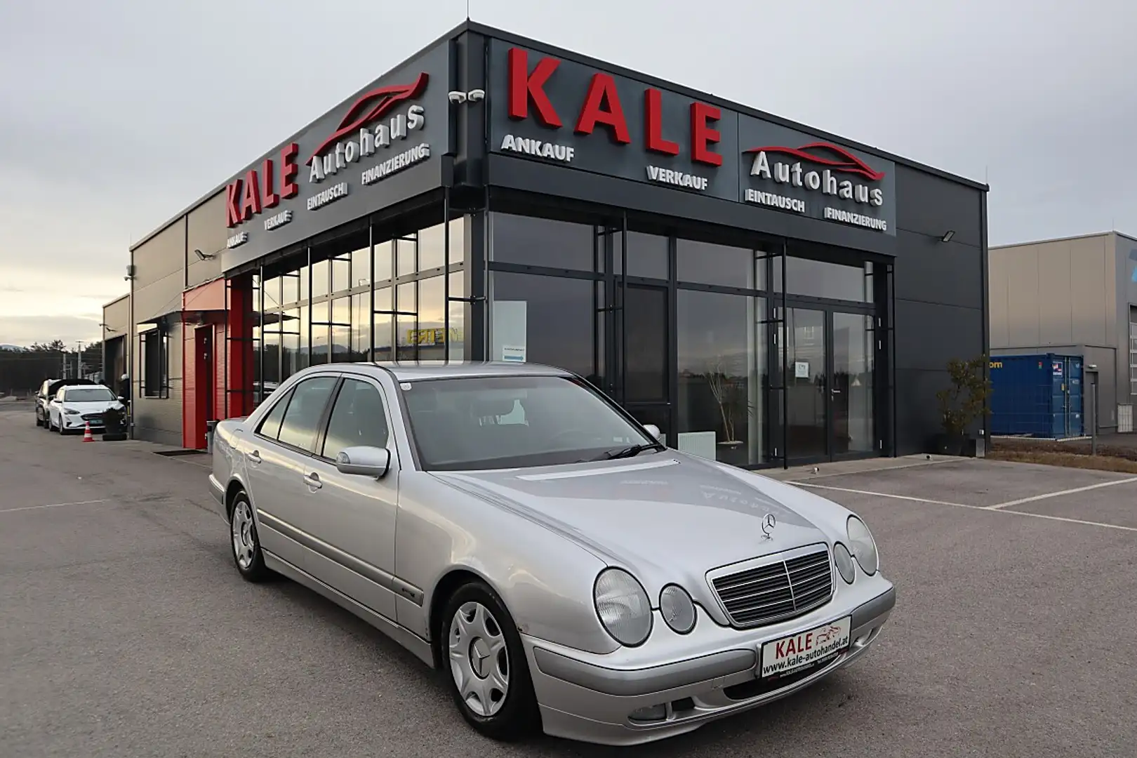 Mercedes-Benz E 200 Classic CDI Silber - 1