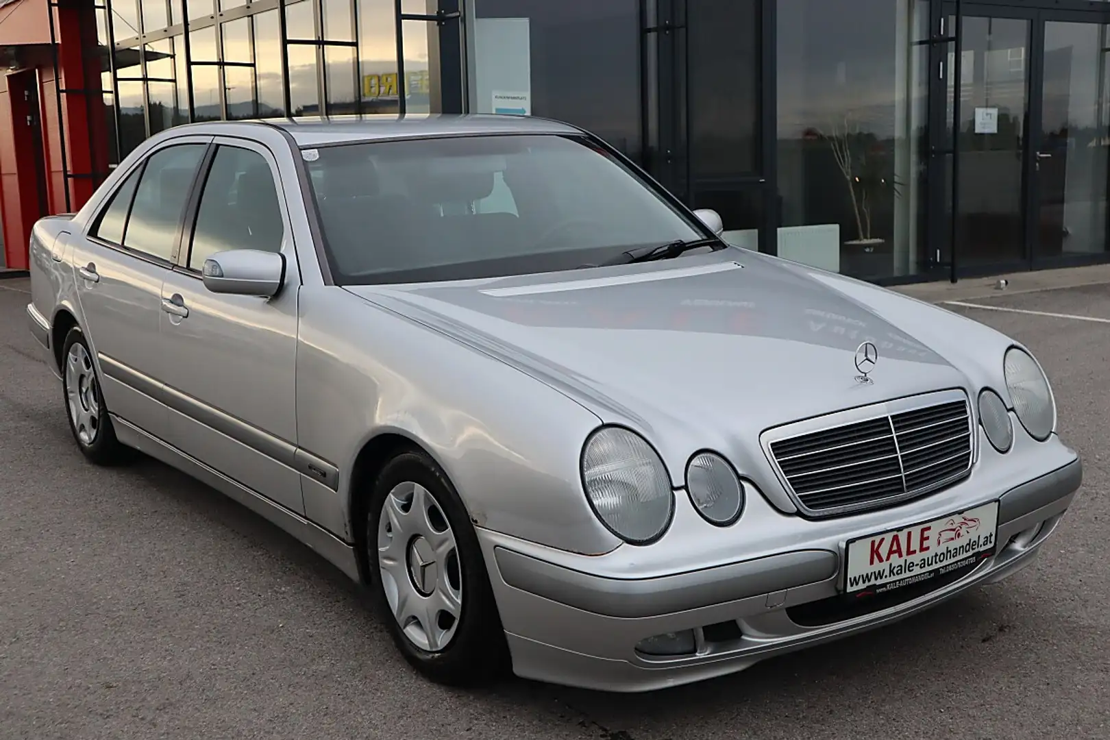 Mercedes-Benz E 200 Classic CDI Silber - 2