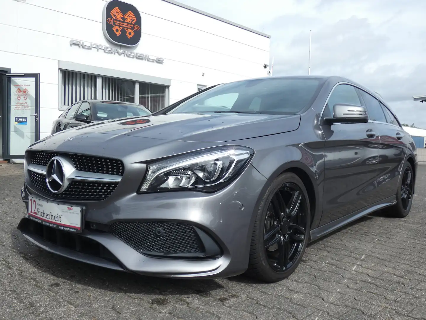 Mercedes-Benz CLA 180 AMG-Line Automatik *NAVI* Grau - 1