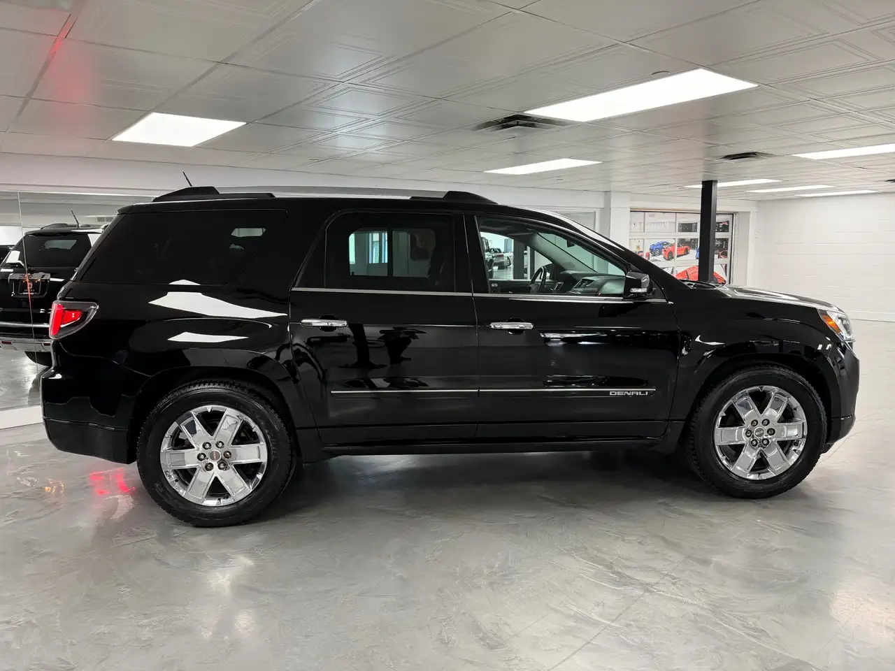 GMC Acadia снимка GMC Acadia
