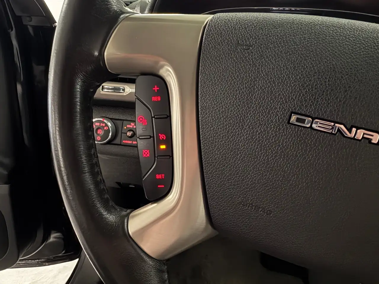 GMC Acadia снимка GMC Acadia