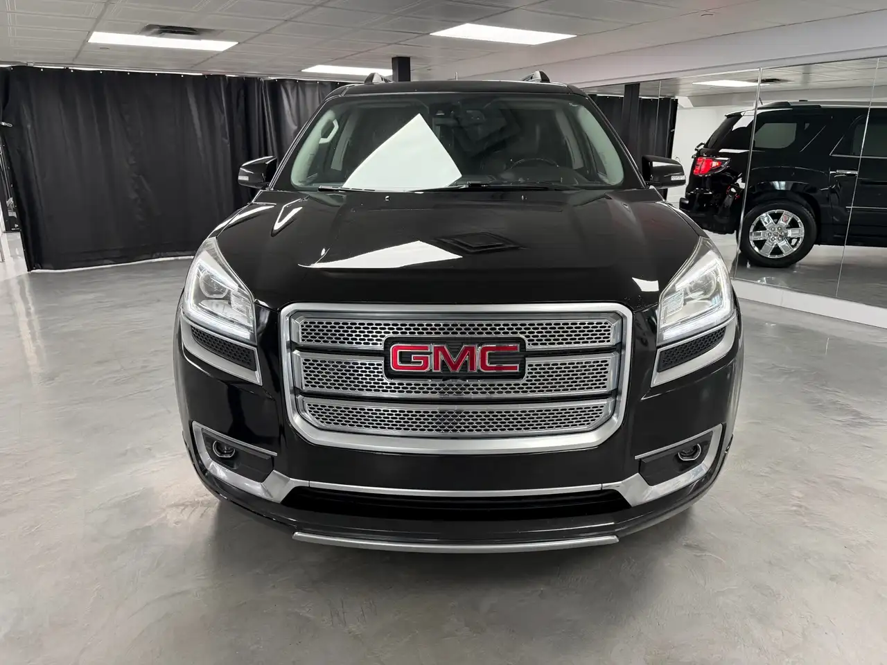 GMC Acadia снимка GMC Acadia
