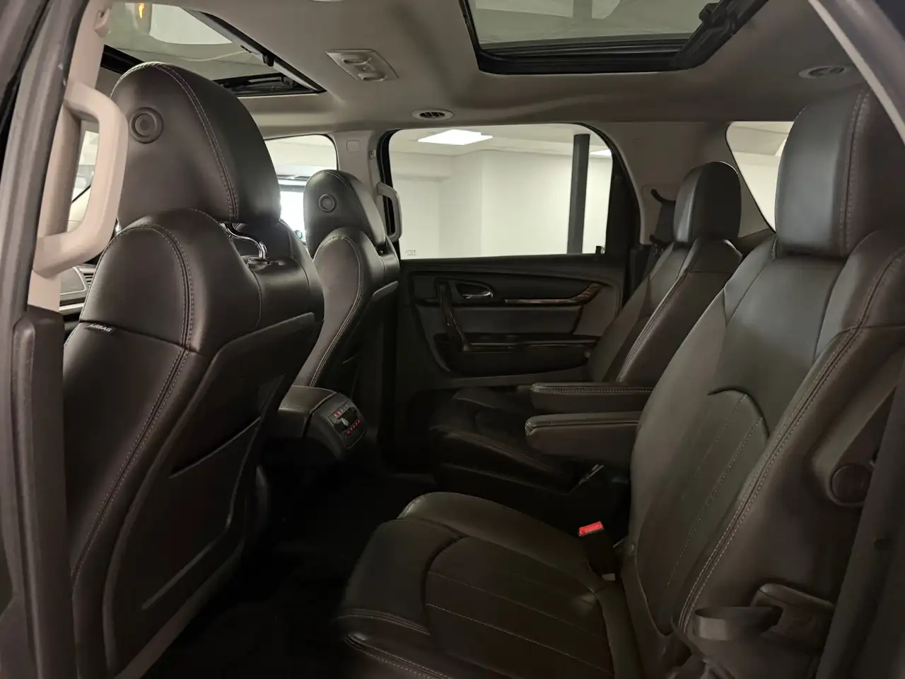 GMC Acadia снимка GMC Acadia