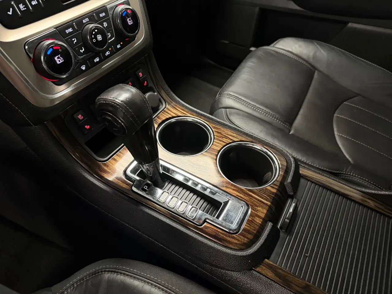 GMC Acadia снимка GMC Acadia