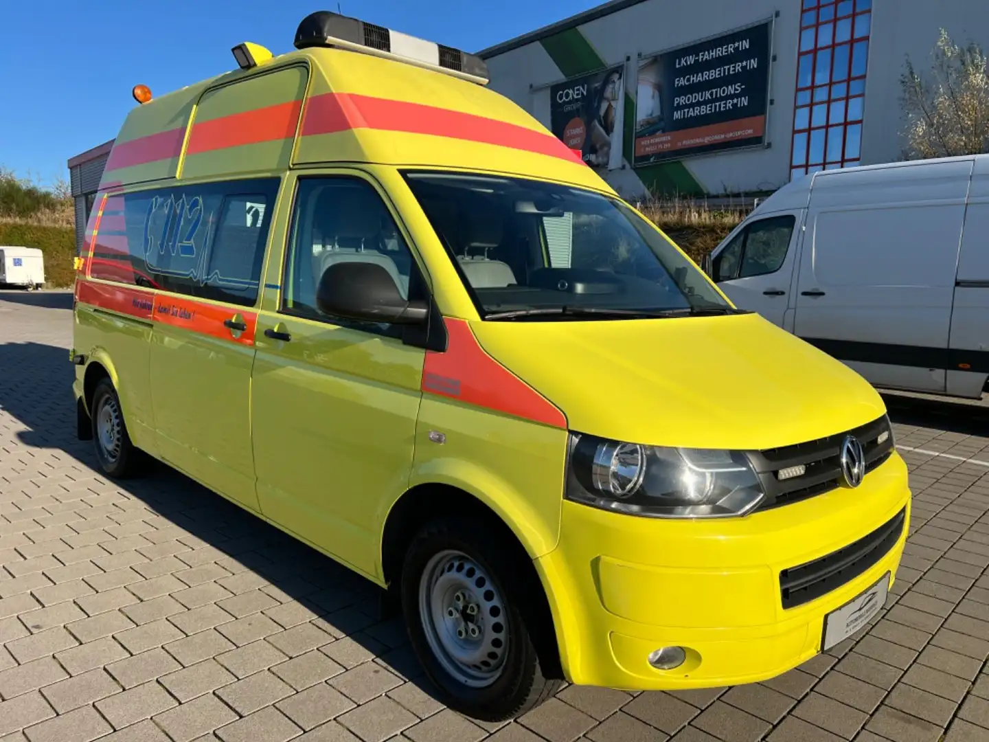 Volkswagen T5 Transporter T5*KRANKENWAGEN* LANG*KLIMA*EURO 5* Gelb - 1