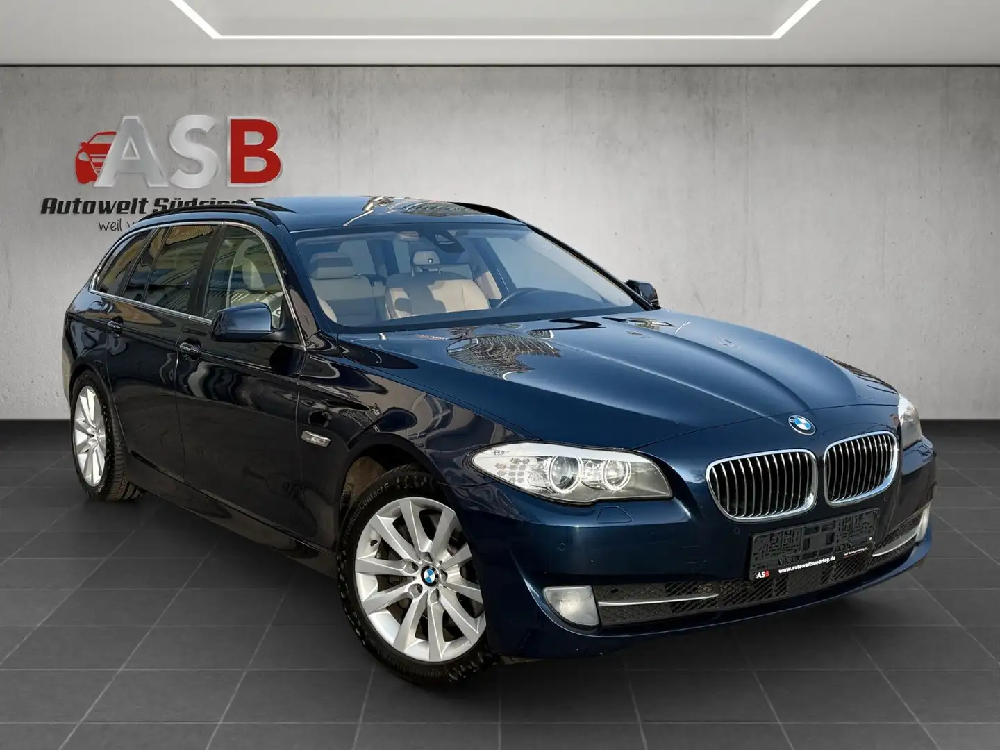 BMW 525 d xDrive T*ACC* Pano*Leder*Xenon*Navi*HUD Blau - 2