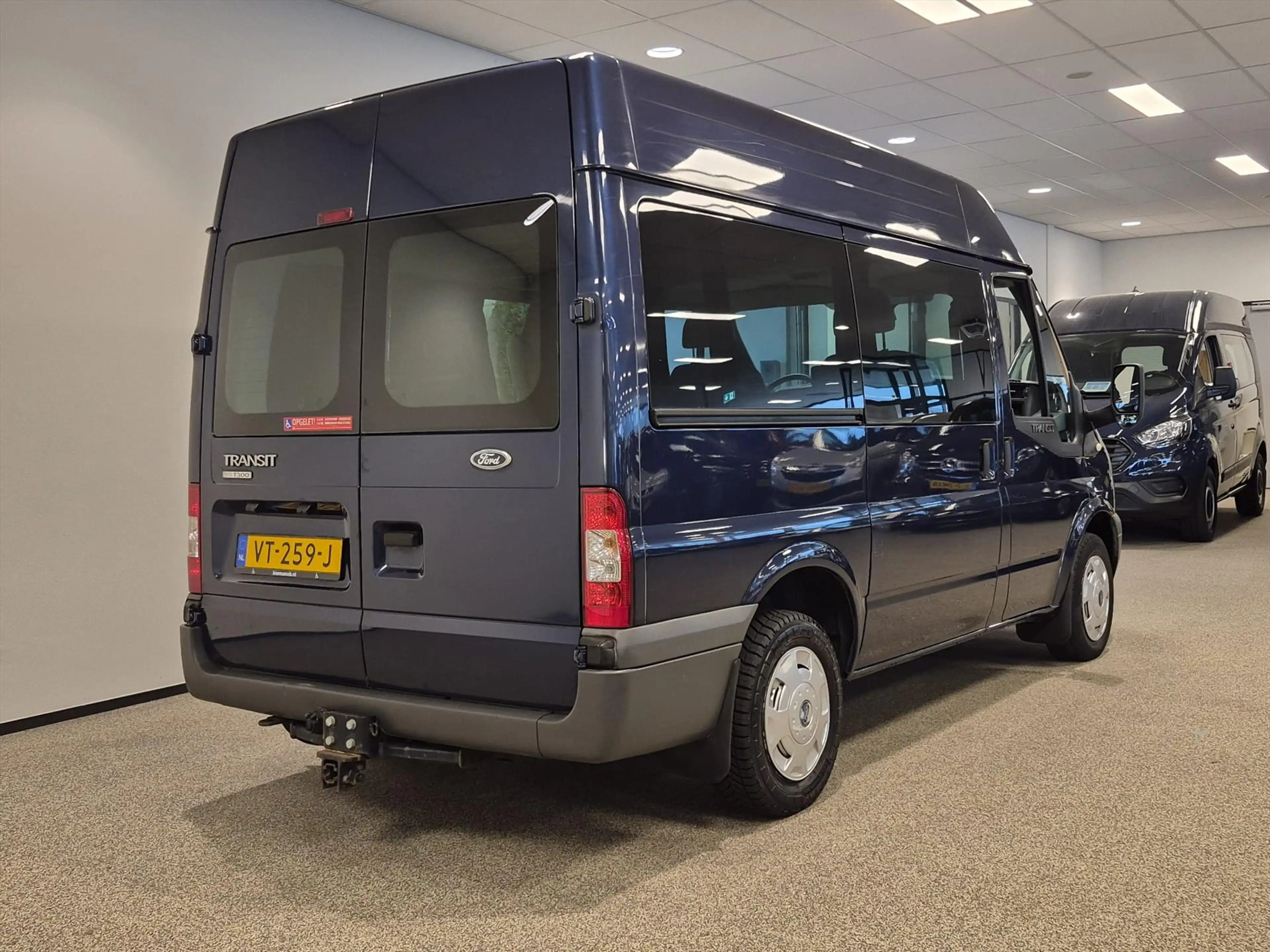 Ford Transit L1H2 Rolstoelbus 4+1 — photo 10