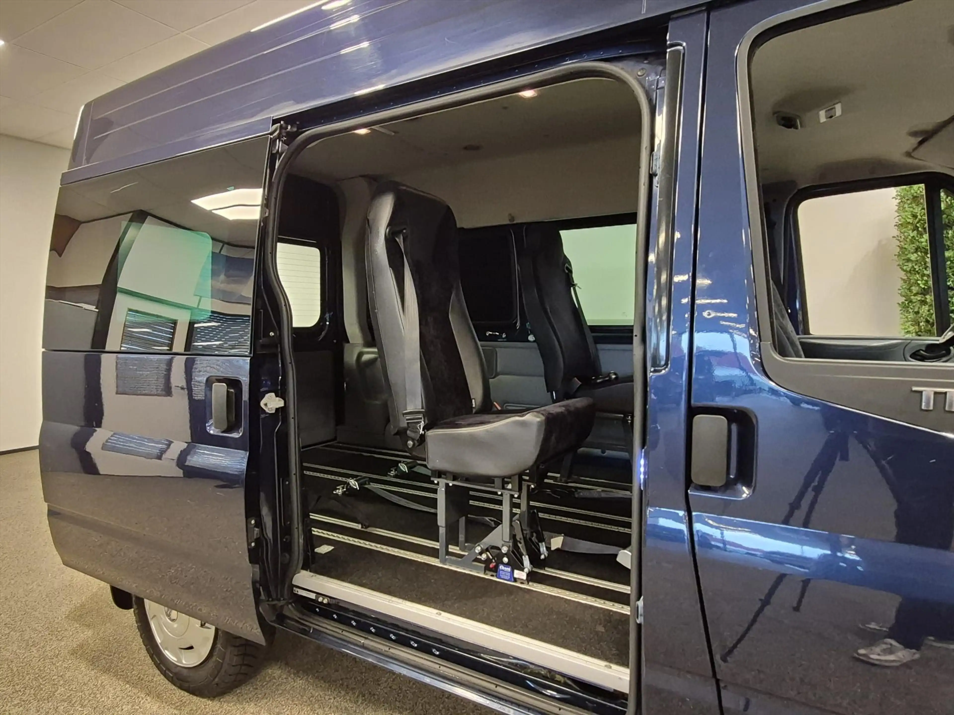 Ford Transit L1H2 Rolstoelbus 4+1 — photo 12