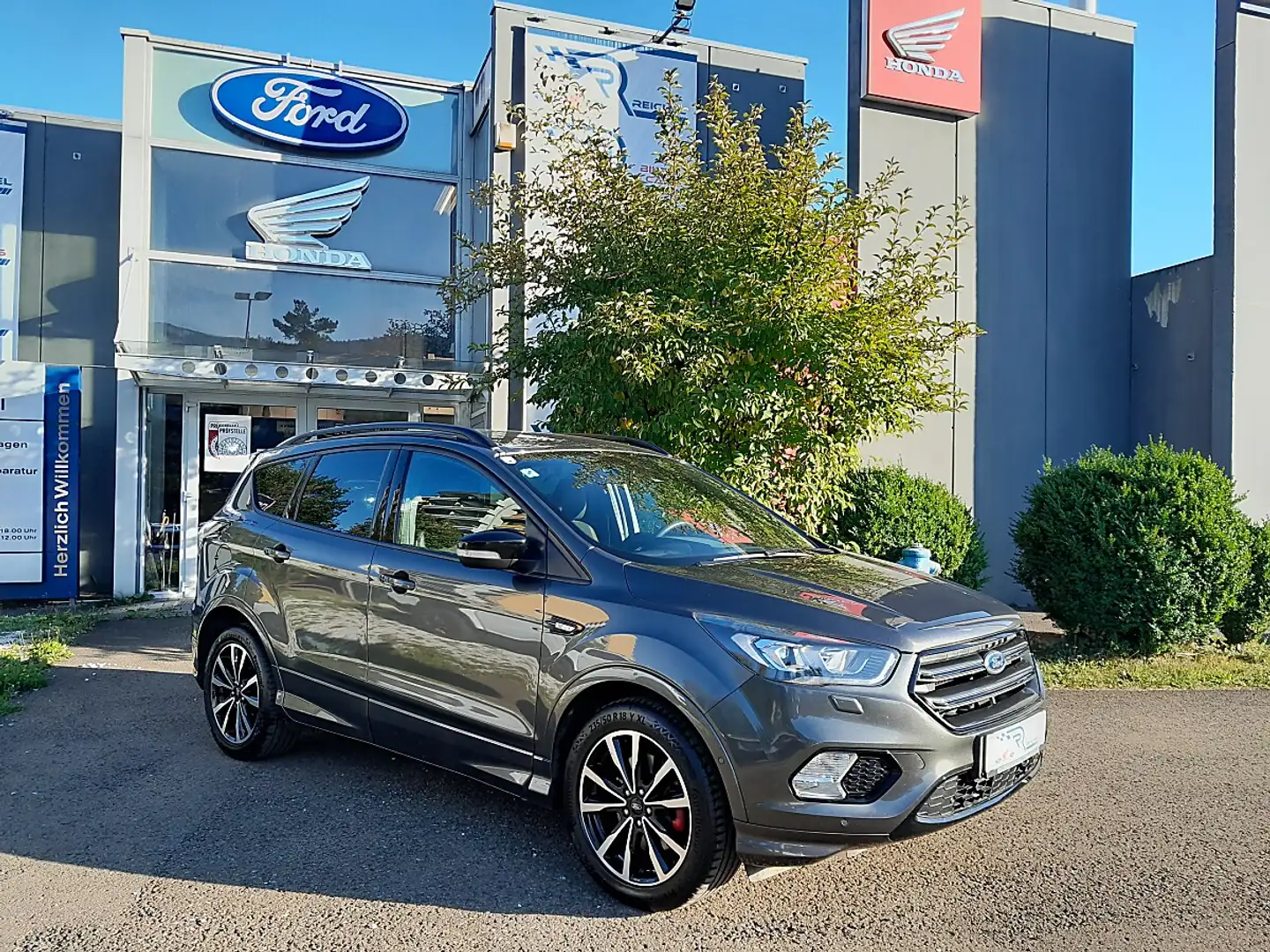 Ford Kuga 2,0 TDCi ST-Line AWD Grau - 1