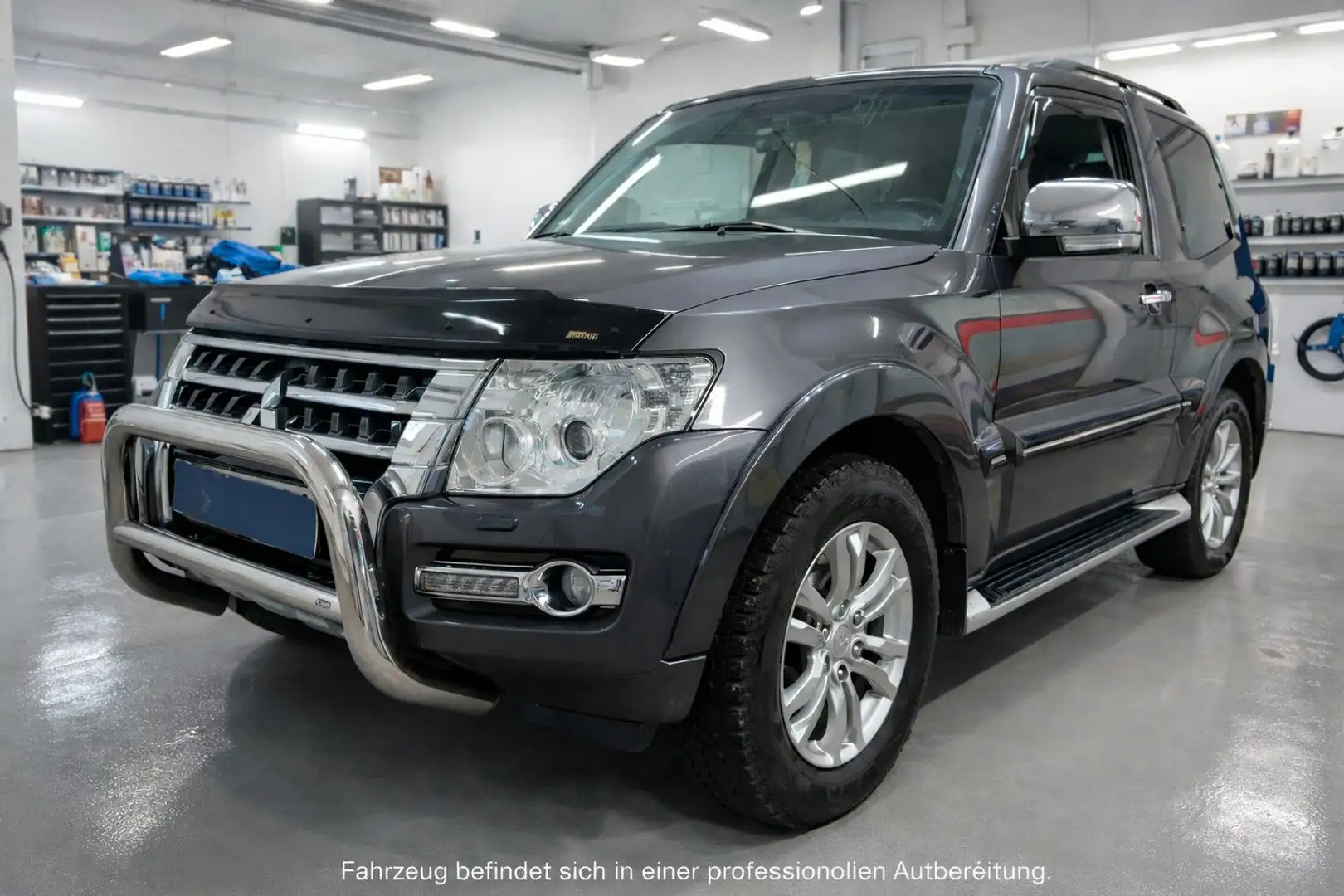 Mitsubishi Pajero 3.2 DI-D Top*1.HAND*23.990KM*3T. ZUGLAST Grau - 1