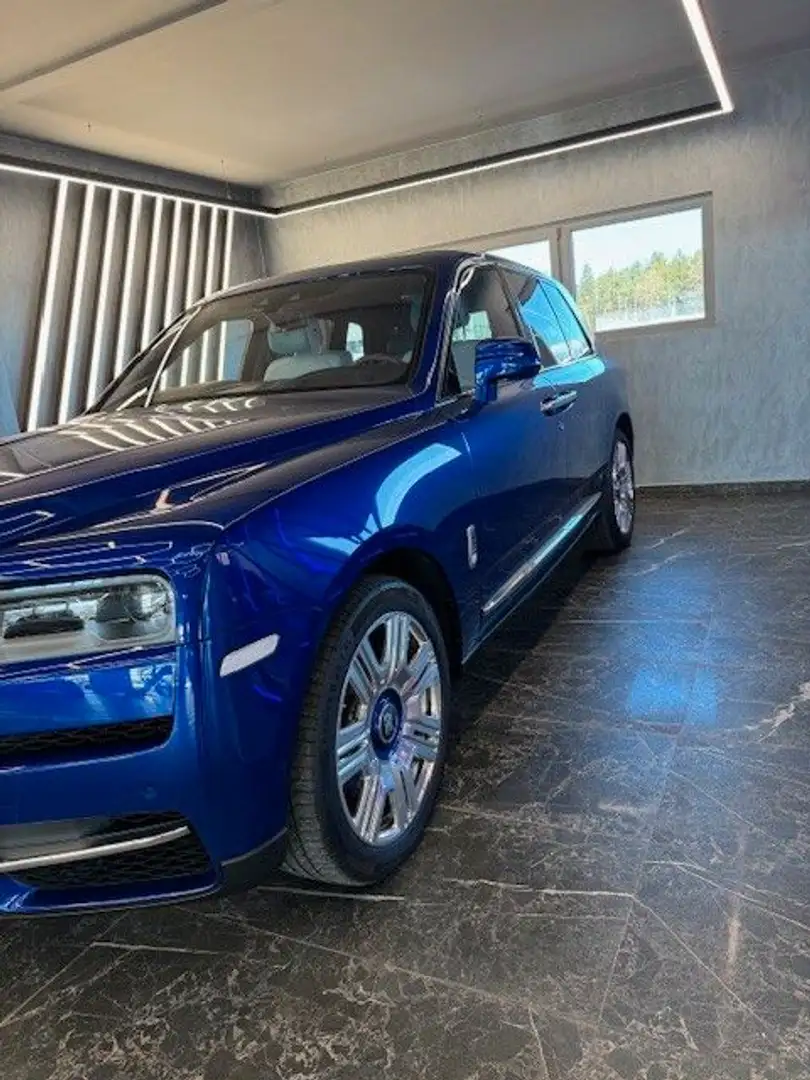 Rolls-Royce Cullinan Modrá - 2