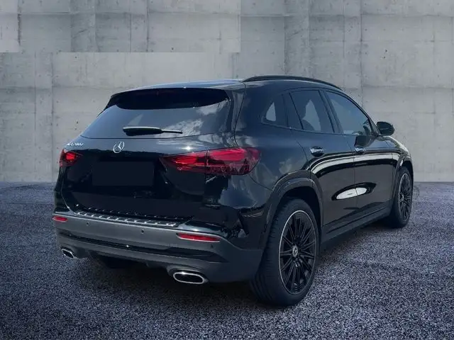 Mercedes-Benz GLA view 13