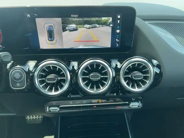Mercedes-Benz GLA view 8