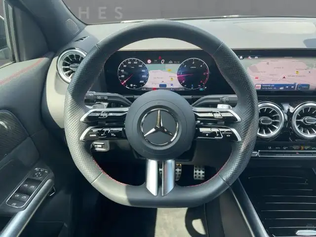 Mercedes-Benz GLA view 7