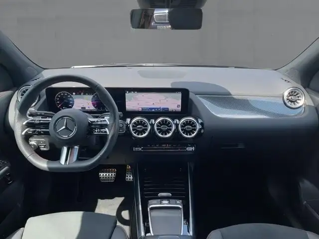 Mercedes-Benz GLA view 5