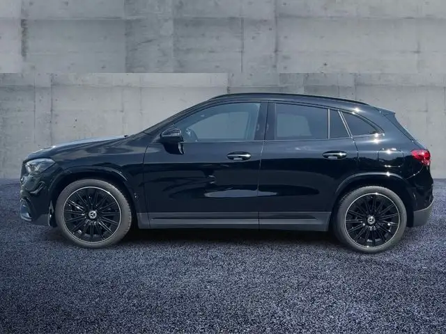 Mercedes-Benz GLA view 6