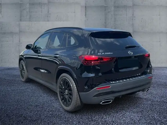 Mercedes-Benz GLA view 14