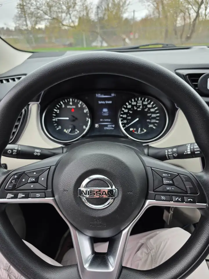 Nissan Qashqai снимка Nissan Qashqai