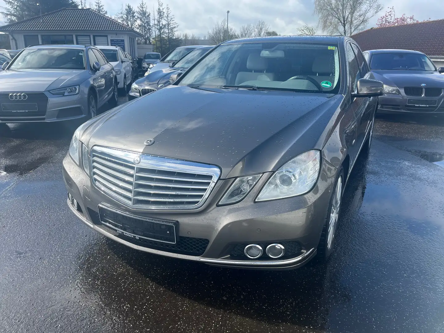 Mercedes-Benz E 220 E 220 CDI BlueEfficiency/Automatik+AHK Grau - 2