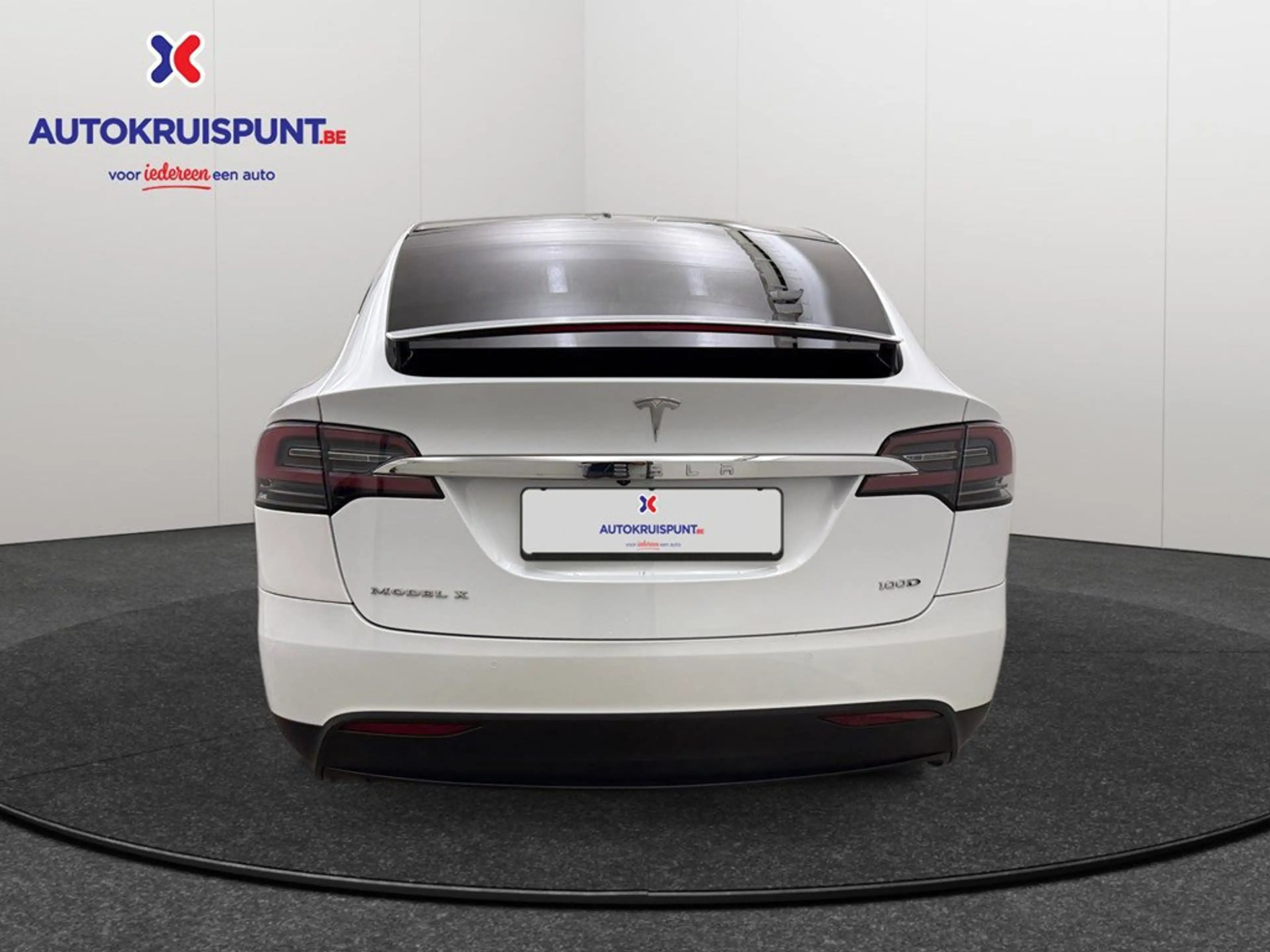Tesla Model X 100 d Trekhaak — photo 4
