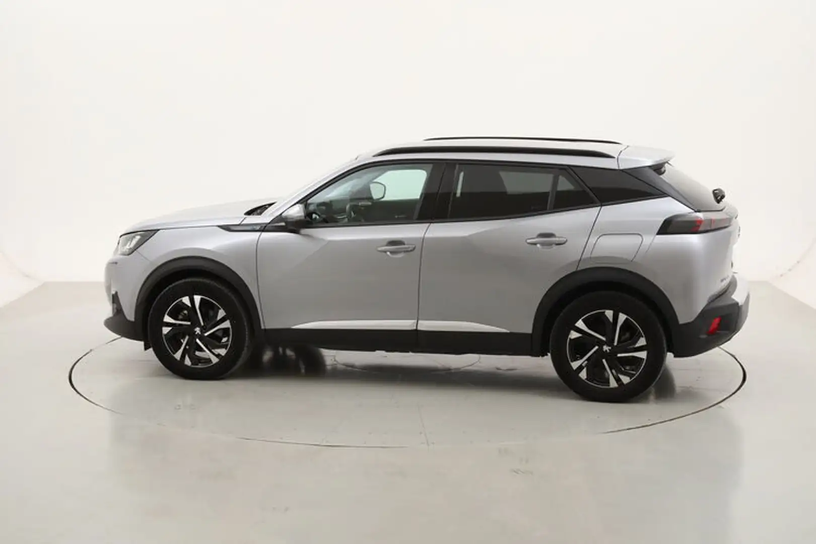 Peugeot 2008 Allure Pack Elettrico 136CV Plateado - 2