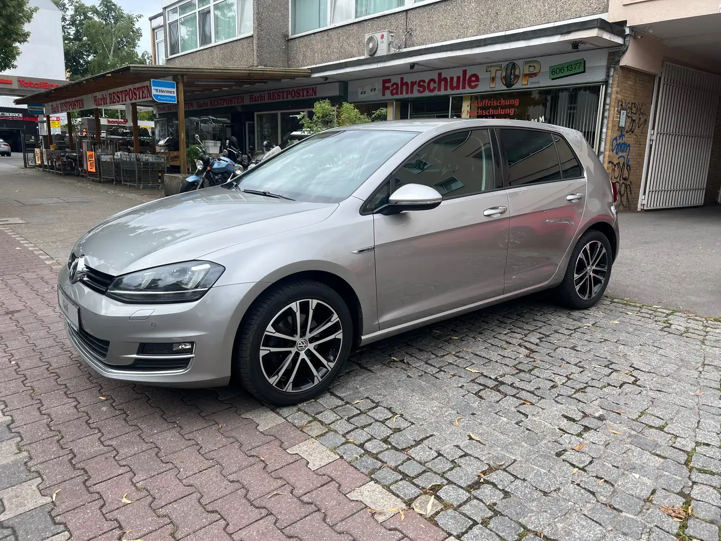 Volkswagen Golf Lounge BMT/2.Hand/Scheckheft/Bi-Xenon/Standheizung Gris - 2