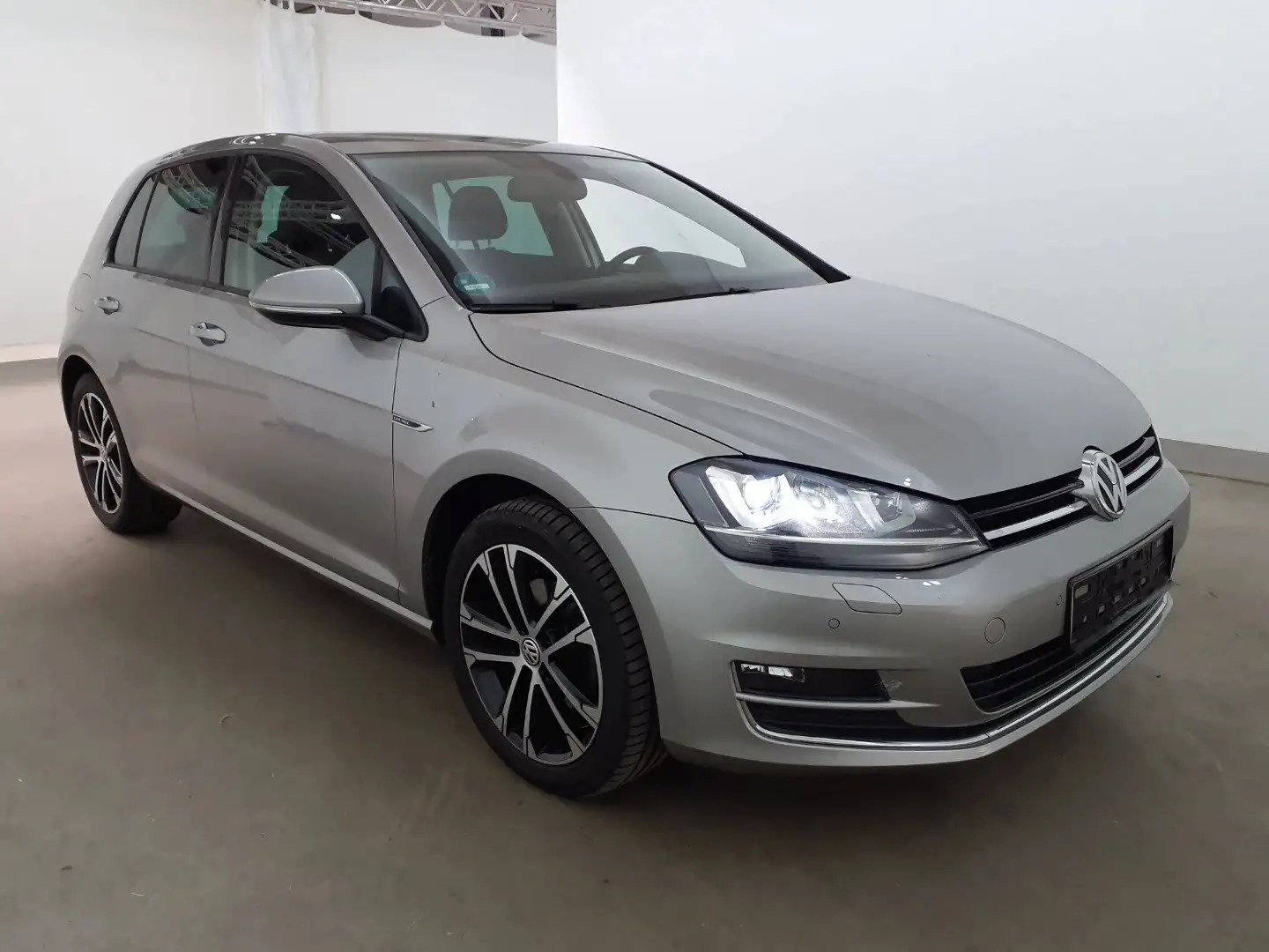 Volkswagen Golf Lounge BMT/2.Hand/Scheckheft/Bi-Xenon/Standheizung Grey - 2