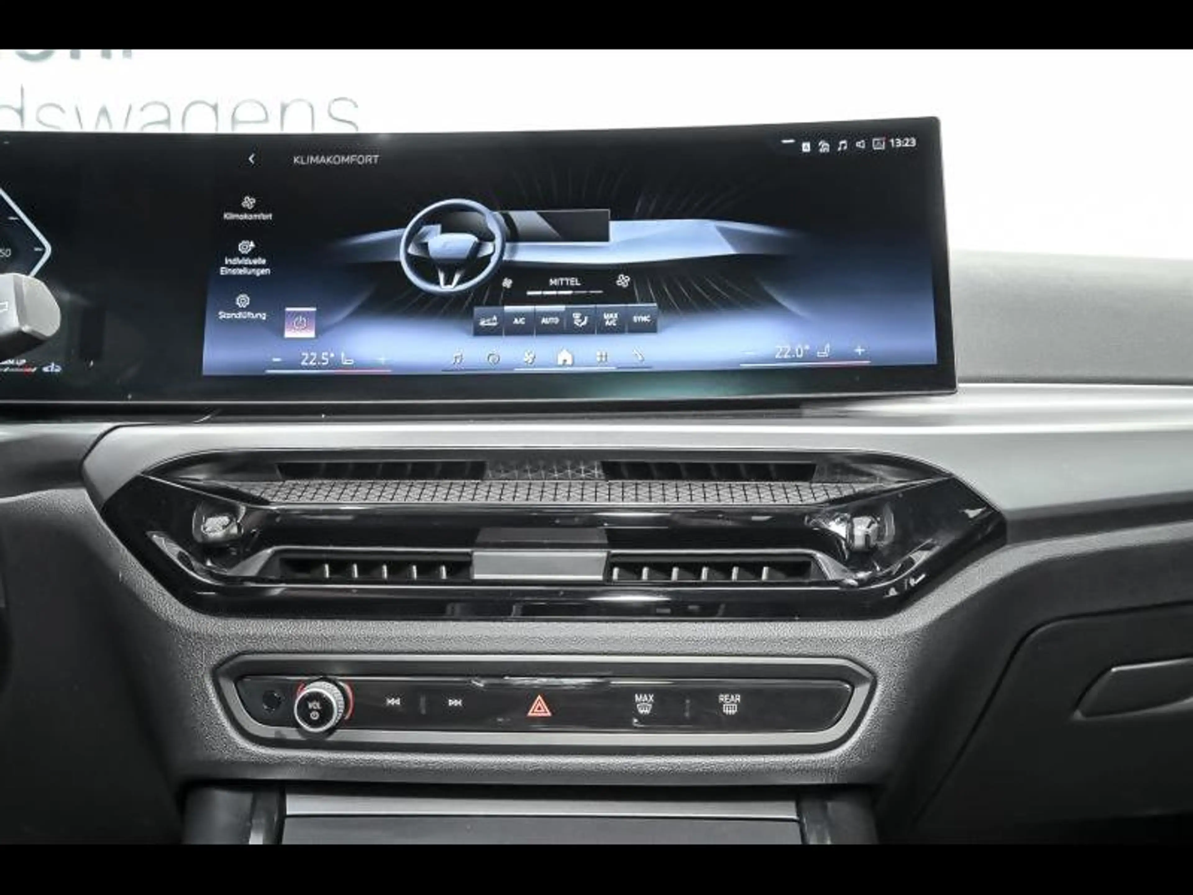 BMW 318 i Touring — photo 12